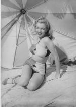 1947-02_03-Fox_publicity-sitting02-bikini_bicolor-umbrella-020-1a
