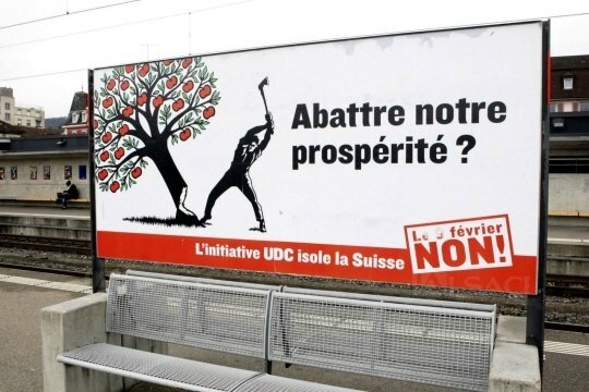 en-francais-en-gare-de-delemont-abattre-notre-prosperite-non-photo-thierry-gachon