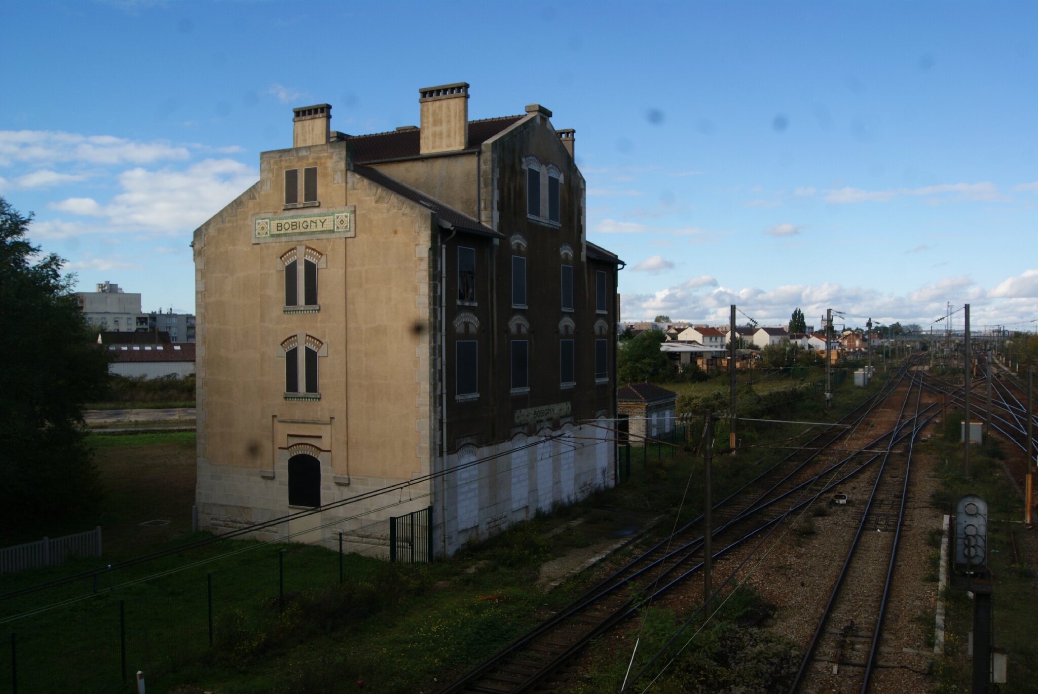 La Gare De Bobigny Le Gateau Sous La Cerise