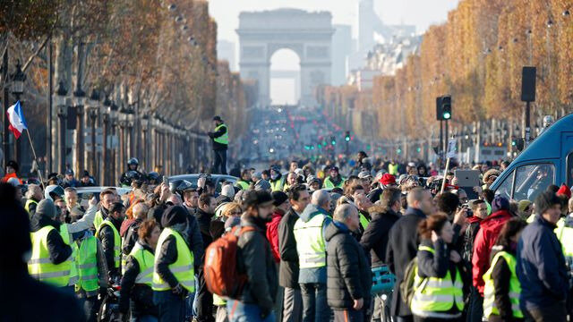la-manifestation-des-gilets-jaunes-sur-les-champs-elysees-a-paris-le-17-novembre-2018_6129624