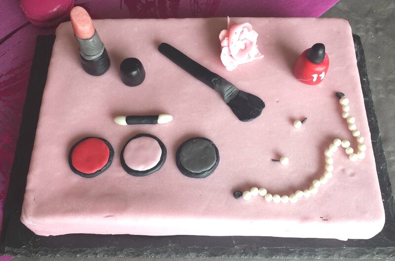 gâteau au yaourt maquillage - Alice 2011 (4)