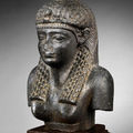 Exceptionnel buste de reine ou de déesse, diorite, égypte, époque ptolémaïque, ier siècle av. j.-c