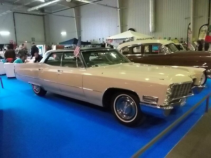 CadillacSedanDeVille1968av1