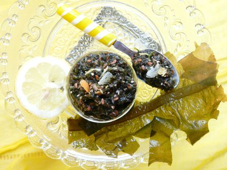 Tartare d'algue wakamé au citron et gingembre, toast de pain (21)