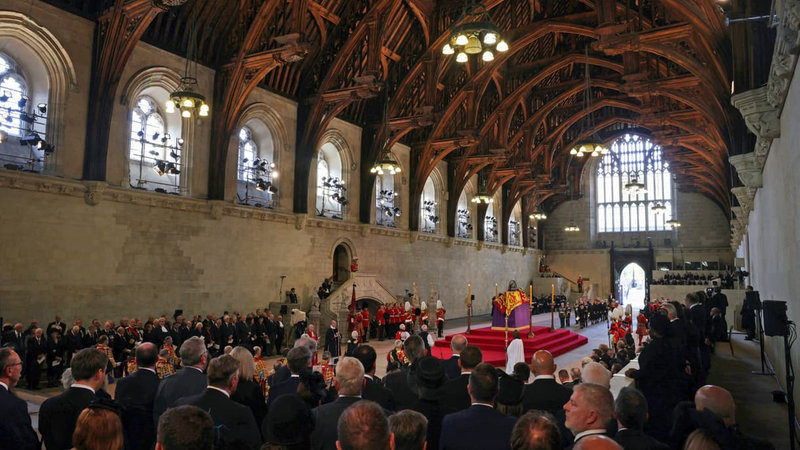 Le-cercueil-d-Elizabeth-II-dans-Westminster-Hall-le-14-septembre-2022-1482110