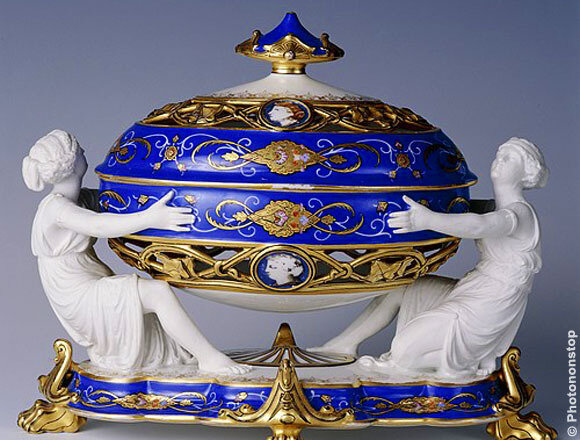 3044249_large_i_am_lim_version_authentique_dans_une_fabrique_de_porcelaine_a_limoges
