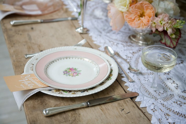 invitation-dinner-set-table-arrangements-flowers-party