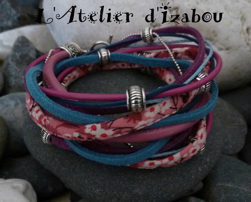 P1150359 Bracelet manchette double tour mélange de matières cuir rose, liberty rose, cuir bleu, daim bleu, daim violet pailleté