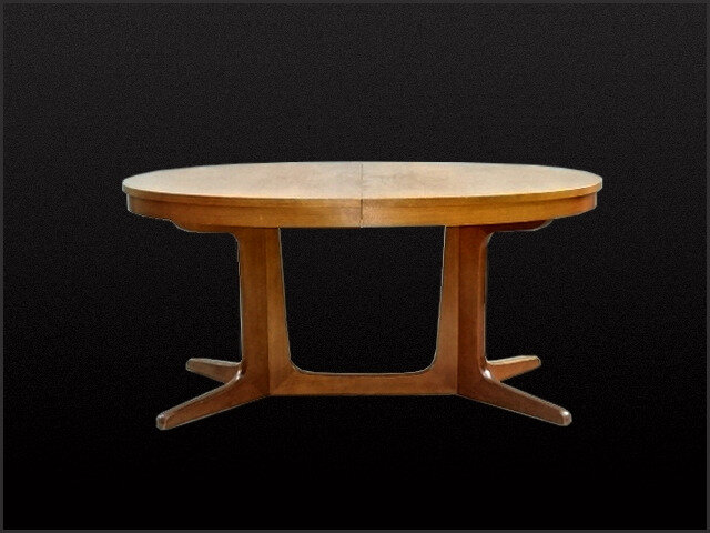 table de repas ovale décoration vintage scandinave 1960