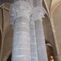 Abbaye d'Ambronay, les piliers avec chapiteaux