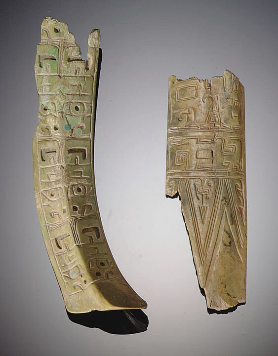 Two rare carved bone fragments, Shang dynasty, 13th-12th century BC