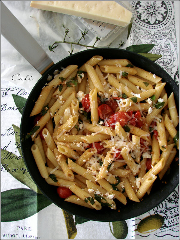 Penne Aux Tomates Cerises Basilic Feta Vanille Poivre Rose