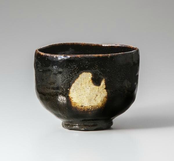 Dōnyū (Raku III), Black Raku Tea Bowl named 'Aoyama', 17th century, Raku Museum, Important Art Object, photo by Takashi Hatakeyama