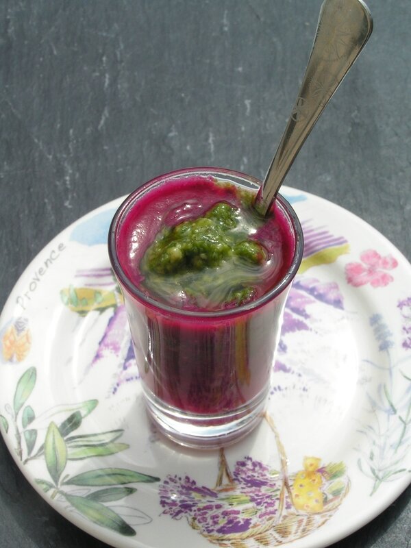 verrine gaspacho de betterave et pesto de roquette (12)