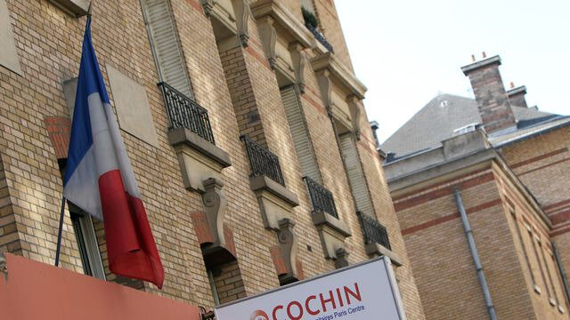 entree-de-l-hopital-cochin-a-paris_4774239