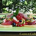 Salade de fruits à l'huile d'olive, balsamique et jambon de parme