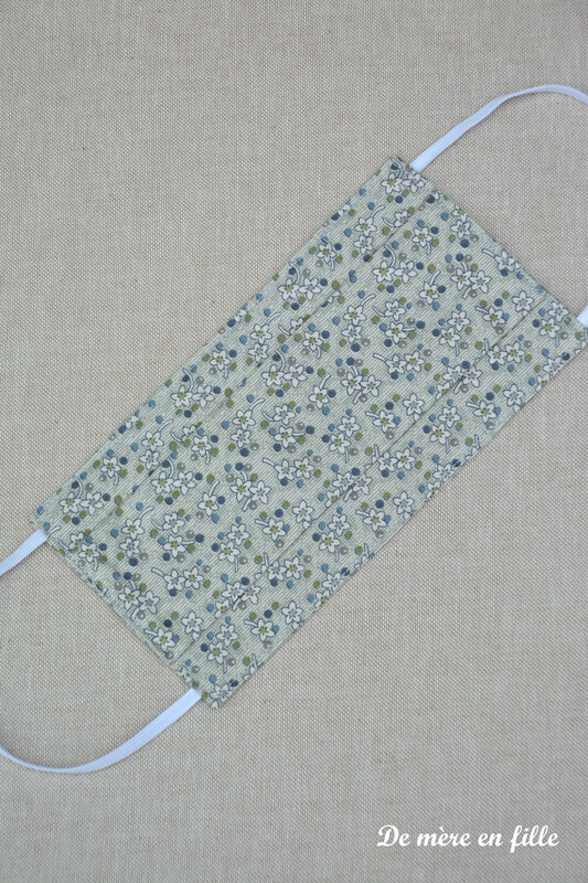 gris bleuté fleuri
