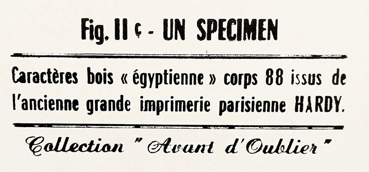 Le Mot ami Écrit En Caractères Typographiques En Bois Sur Un