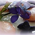 Quelques meringues à la rose et à la violette, violettes cristallisées......