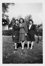 1944-10s-canada-NJ_Berniece_and_SisterInLawNiobeMiracle-010-1