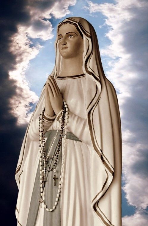 gypsum-statue-of-virgin-mary-with-crucifix-and-rosary-praying-beads