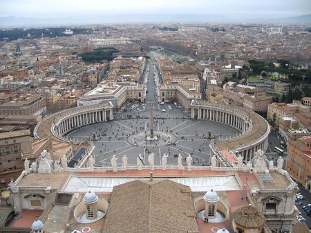 Saint_Peter_27s_Square_from_the_dome