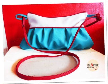 sac adelaide simili bleu blanc passepoil rouge1photo cra