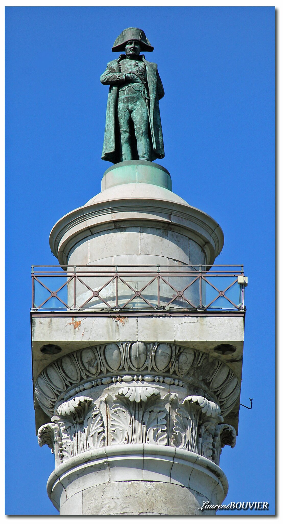 WIMILLE La statue de Napoléon 1er, au sommet de la Colonne de la Grande Armée LÔ WIMILLE La statue de Napoléon 1er, au sommet de la Colonne de la Grande Armée LÔ