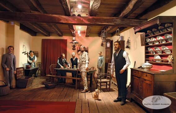 maison_Renaissance_musee_XIXe_siecle_au_centre_le_speleologue_Edouard_Alfred_Martel_qui_decouvrit_la_riviere_souterraine_du_goufre_de_Padirac_en_1889