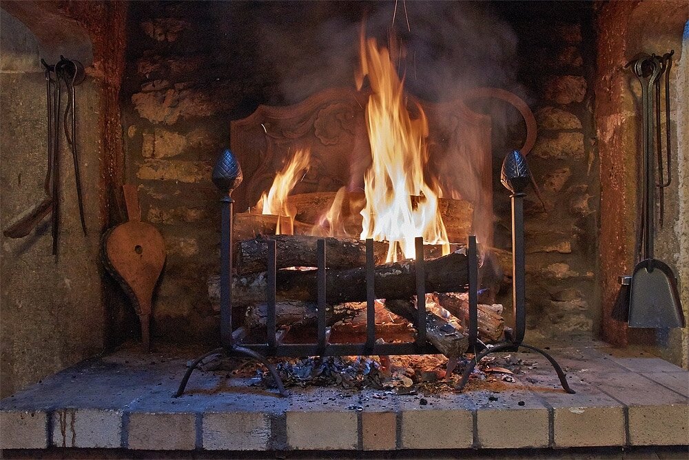 Met Du Feu Dans La Cheminée Lou cacho-fiò, la bûche de Noël - Passion Provence