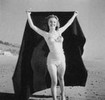 1945_beach_sitting_bikini_yellow_033_1