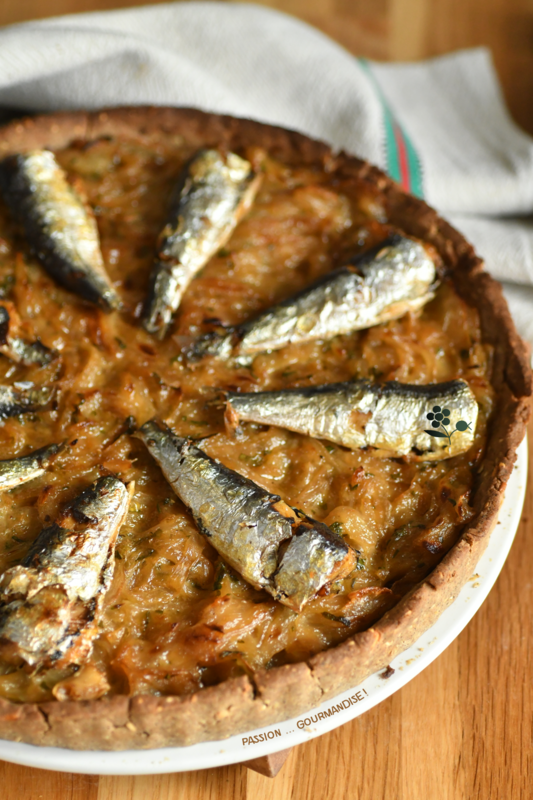 Tarte oignons de Roscoff & sardines, pâte sarrasin & algues_1