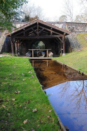 Photo-ruisseau-Capcos-et-lavoir