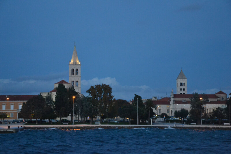 Zadar, le Forum vu de la mer à la tombée du jour, lundi 25 octobre 2020