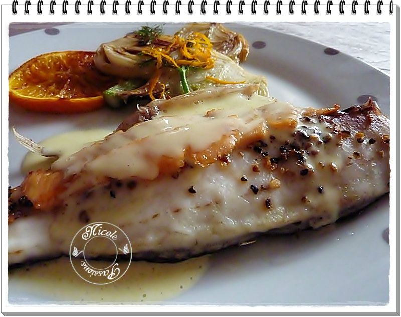 Filet de bar, sauce légère à l'orange, épices du trappeur et poêlée de