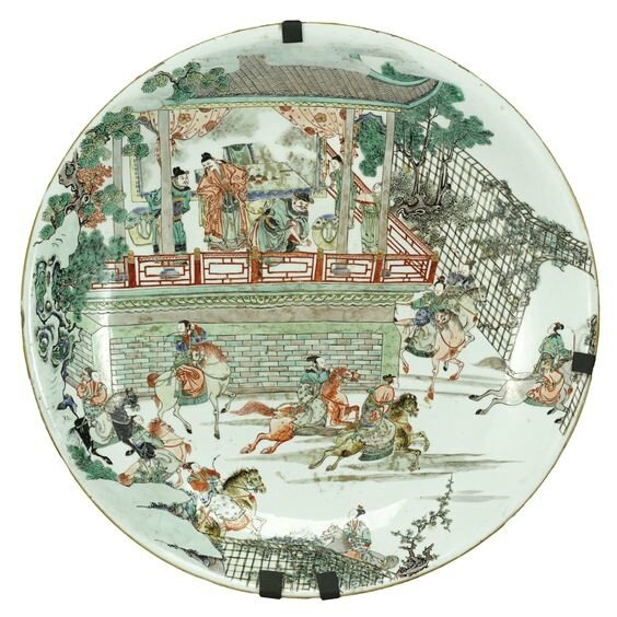 A large famille verte dish, Qing dynasty, Kangxi period (1662-1722)