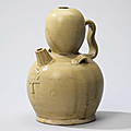 A Changsha straw-glazed pottery ewer, Tang dynasty (618-907)