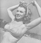 1945_beach_sitting_bikini_yellow_011_1