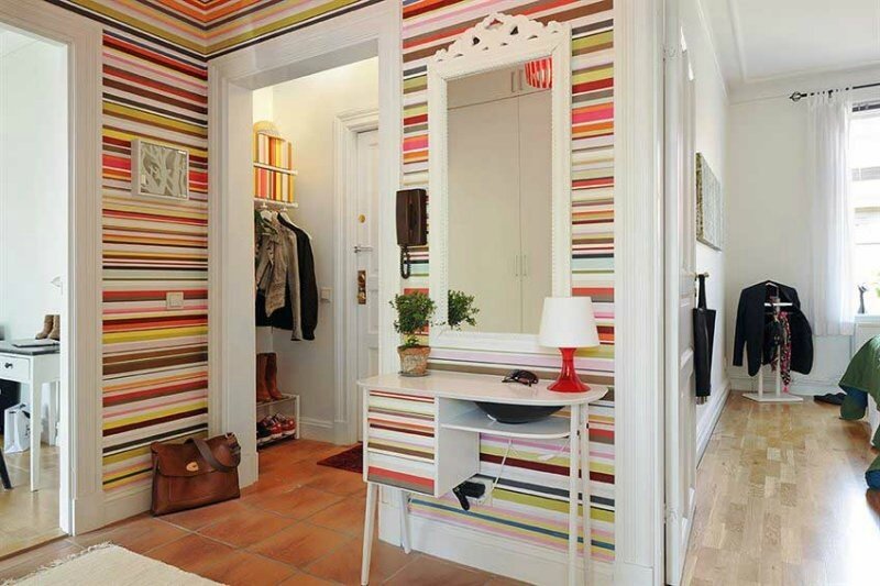 déco-entrée-maison-moderne-rayure-horizontale-multicolore