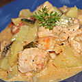 Cocotte de saumon et crevettes aux courgettes, tomates et pommes de terre