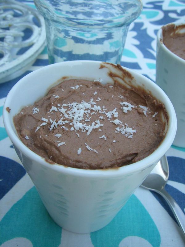 Petit dessert très vite fait. Mousse au chocolat et toufu soyeux. les