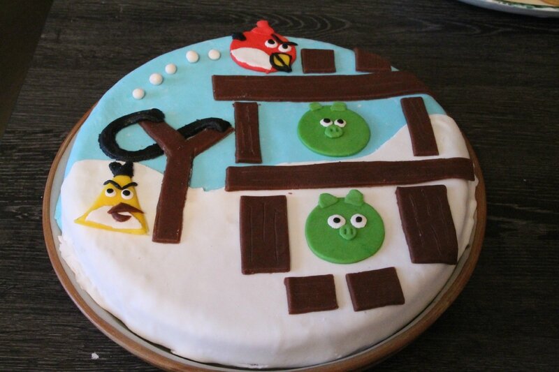 Gateau Angry Bird La Cuisine Et Les Voyages De Pripri