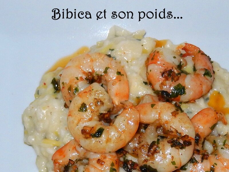 Risotto aux poireaux et ricotta au Cooking Chef, crevettes tigrées à l'ail gros plan
