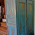 Une armoire arty en bleu