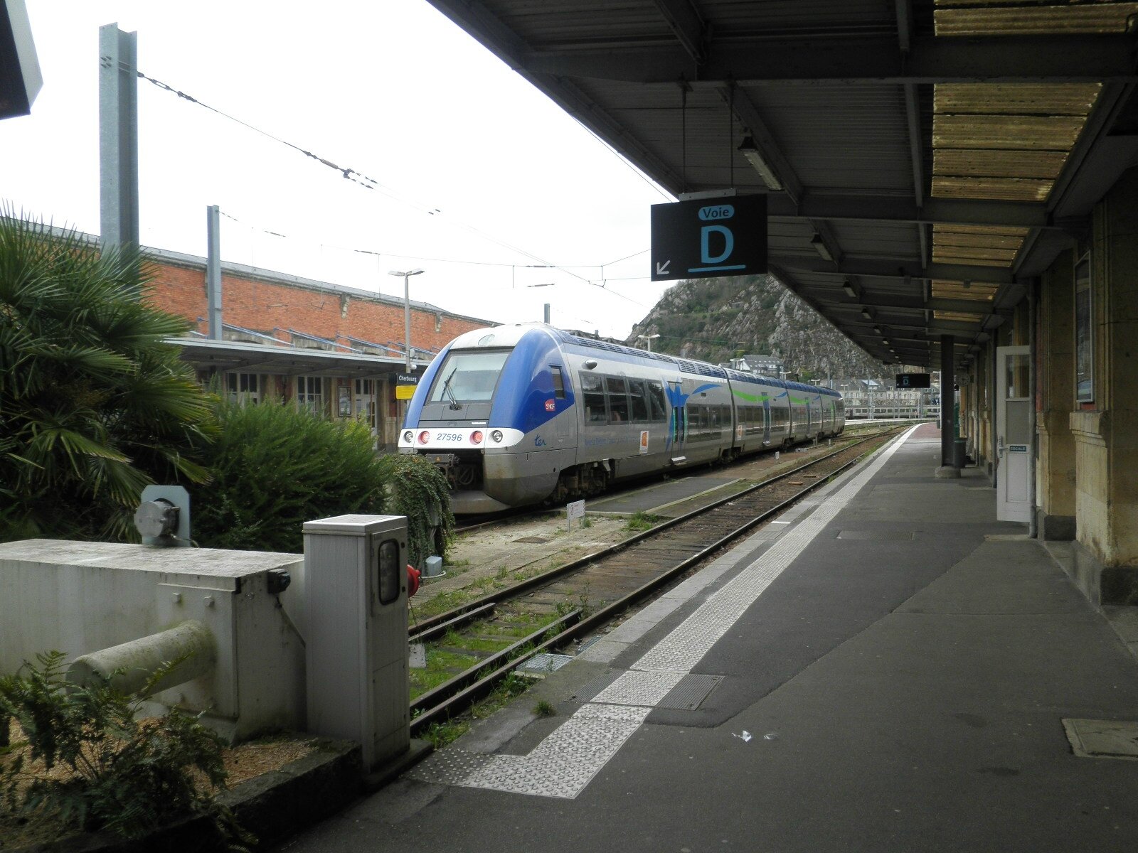Cherbourg (Manche). gares et trains