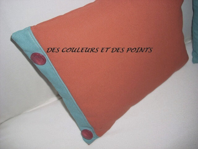 COUSSIN FLEUR BRODEE DETAIL BOUTONS ORANGE