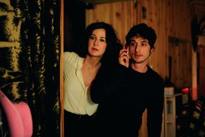 valerie-lemercier-main-dans-la-main