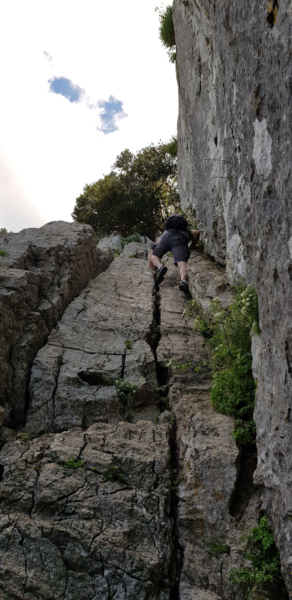 Le pic Saint Loup par la diagonale face nord. Puni KGB