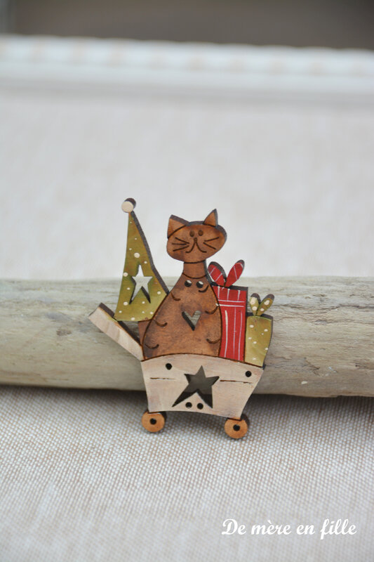 chat dans brouette de cadeaux