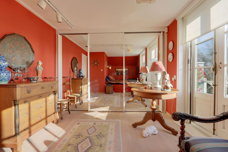maison chaleureuse rouge et lumineuse (12)